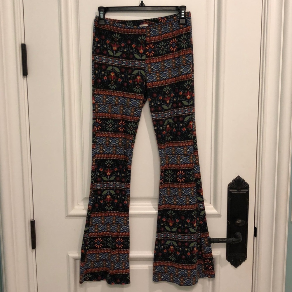 Patterned Bell bottom pants with stretch